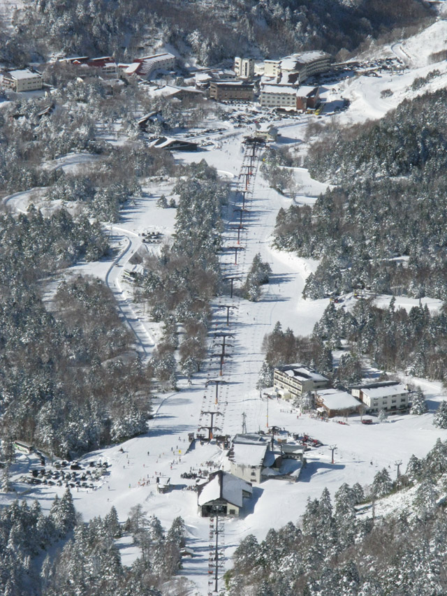 長野県　志賀高原　横手山スキー場　山頂付近からの展望（北側）　横手山第３スカイペアリフト降り場付近より